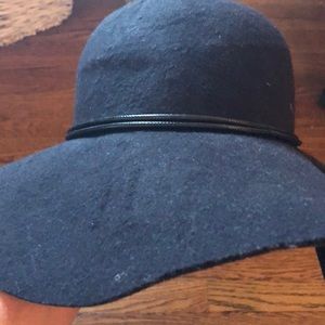 Black felt JESSICA McCLINTOCK Fall floppy hat